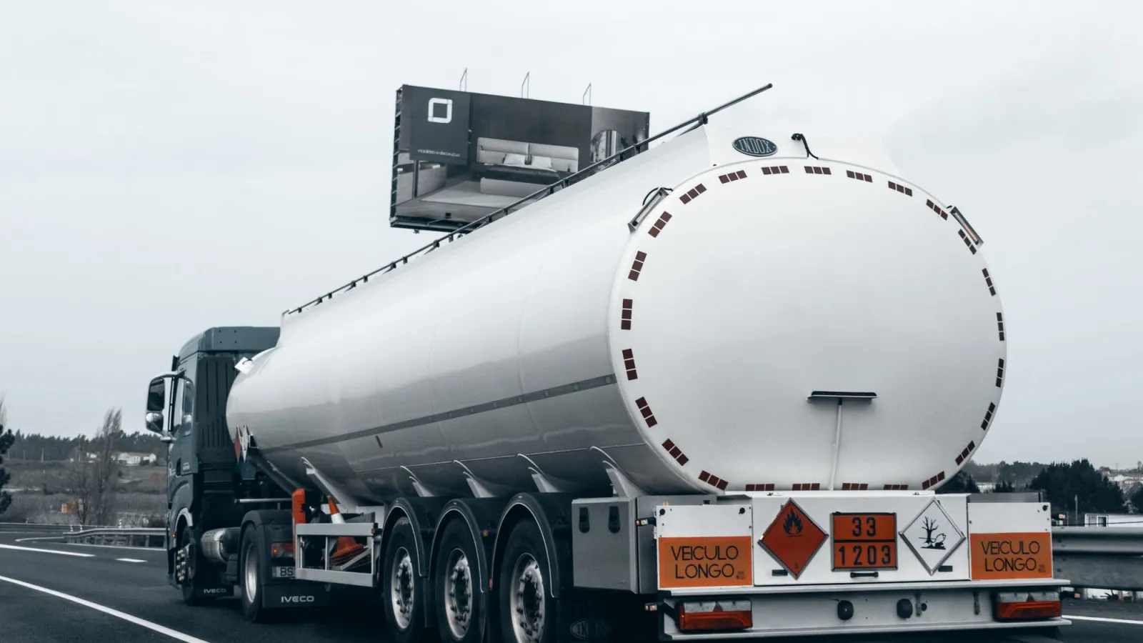 Truck Accident Claims and Federal Trucking Regulations: A Guide for Injured Drivers and Families